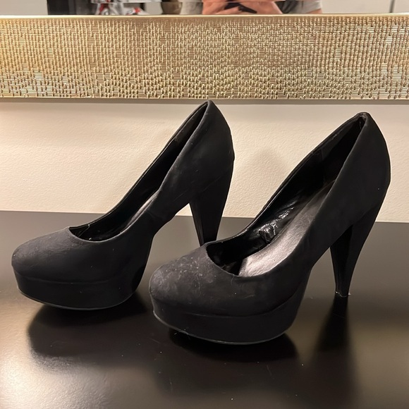 Forever 21 Suede Platform Pumps - Picture 4 of 11